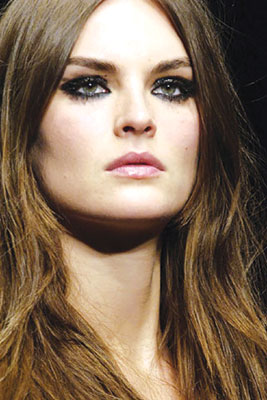 戏剧风当道 自然妆并行