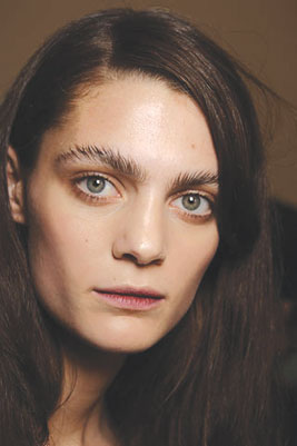 戏剧风当道 自然妆并行