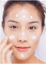 美女示范:轻松打造清爽妆容