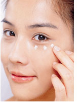 美女示范:轻松打造清爽妆容