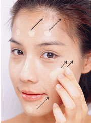 美女示范:轻松打造清爽妆容