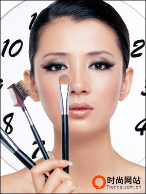 10���ӿ���ʵ������ױ��